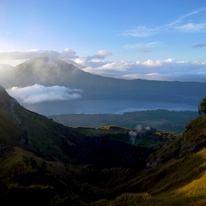 Montagnes et lac depuis le volcan - Bali  - collection de photos clin d'oeil, catégorie paysages